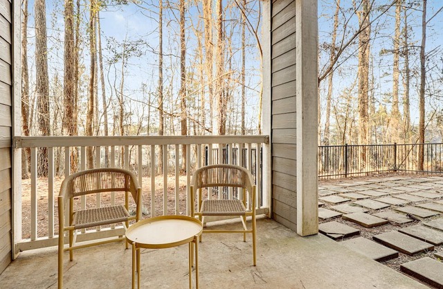 Modern Apartment in Prime Location (ID2060X23)