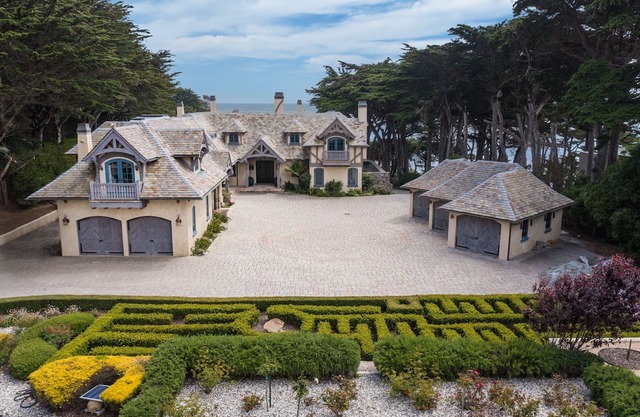 Lux One stunning villa in monterey for concourse
