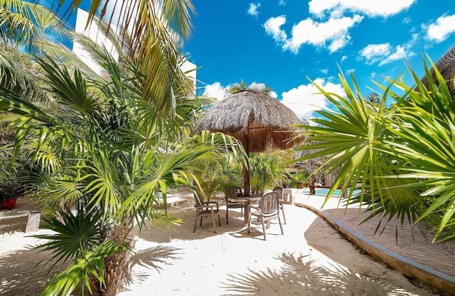 Very chic 3BR Condo, tons of amenities, 1 block fr