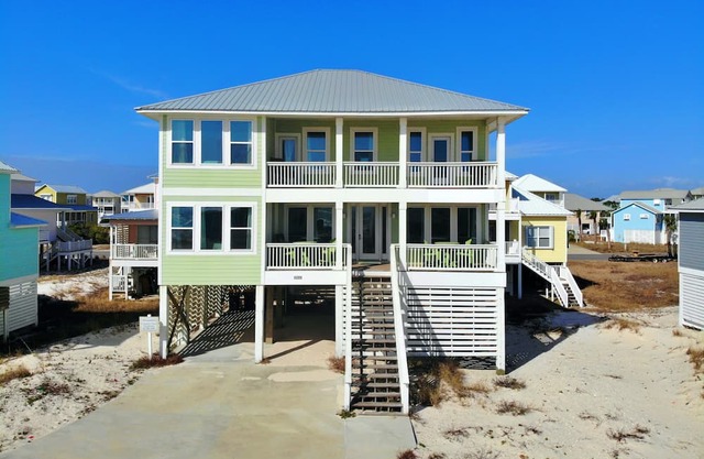 Pools, Dogs and Great Views!