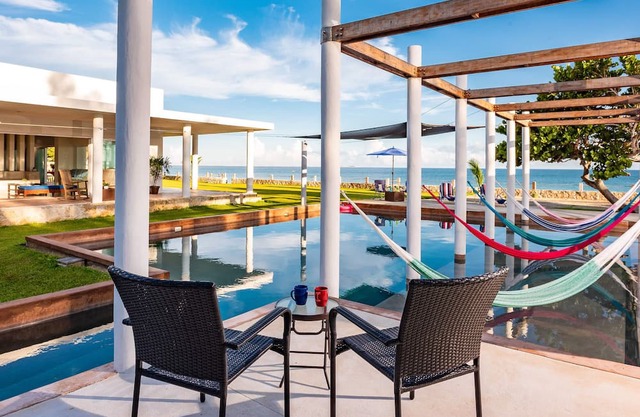 Stunning beachfront Suites Wi-Fi East of Progreso