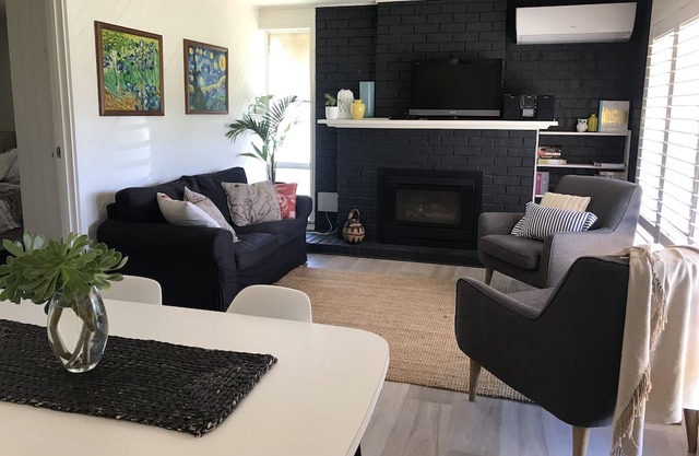 Carrickalinga Cottage - relaxing beach escape