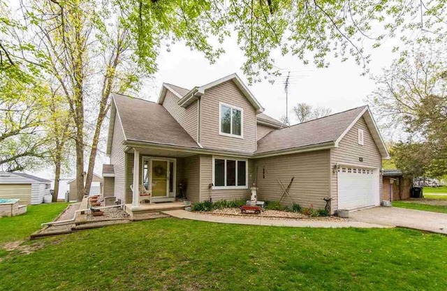 Beautiful Lakefront Home ~ Outstanding Sunsets ~ Includes Hot Tub!