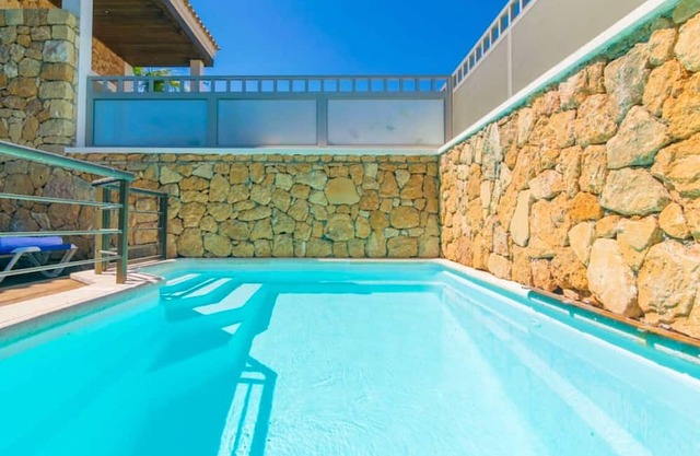 BAHAMAS 1 MODERN VILLA WITH POOL