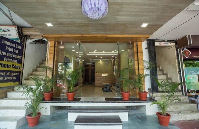 Hotel Raj Residency