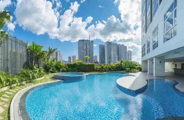 2-Bedroom Loft Near Shangrila & SM Megamall