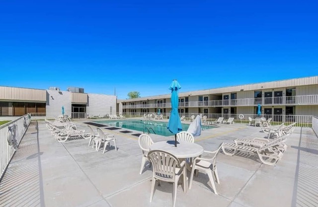 Pet-Friendly Room: Enjoy Your Stay with Outdoor Pool and Free Parking