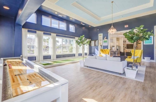 Charming 2-bedroom apartment in delightful Summerville with WiFi, AC