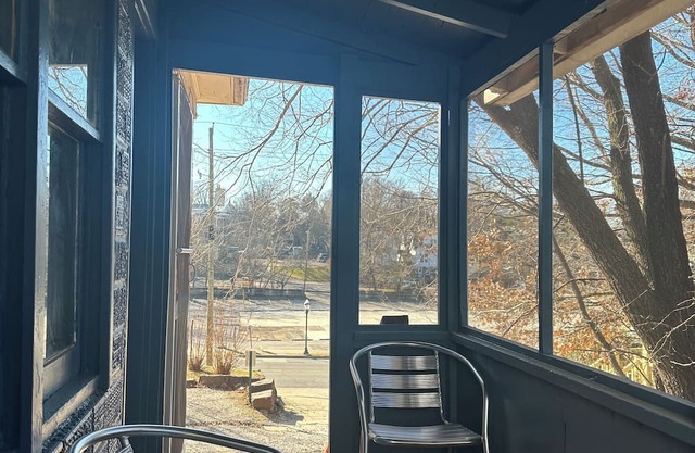 Why Drive When you can Walk? Off Dickson Top Floor Apartment