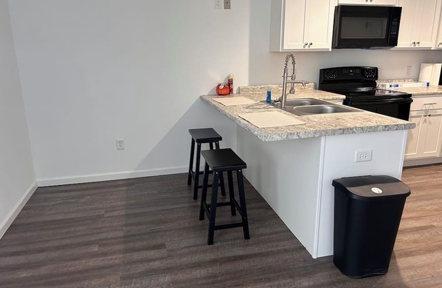 Charming 2-bedroom townhome with AC, WiFi in welcoming Ludowici