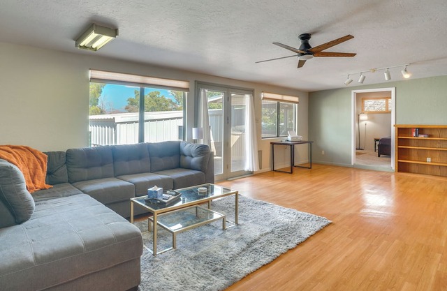 11 Mi to Kartchner Caverns: Home w/Yard in Benson