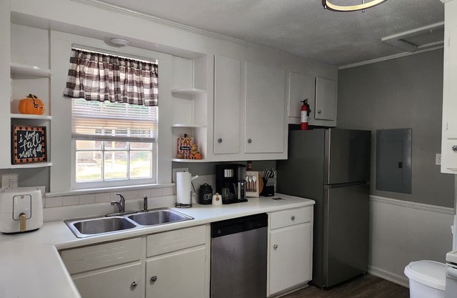 Charming 3-bedroom house in historic southwest Georgia!