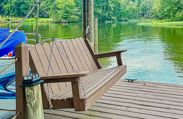 Lakefront dog friendly retreat w/boat ramp & dock