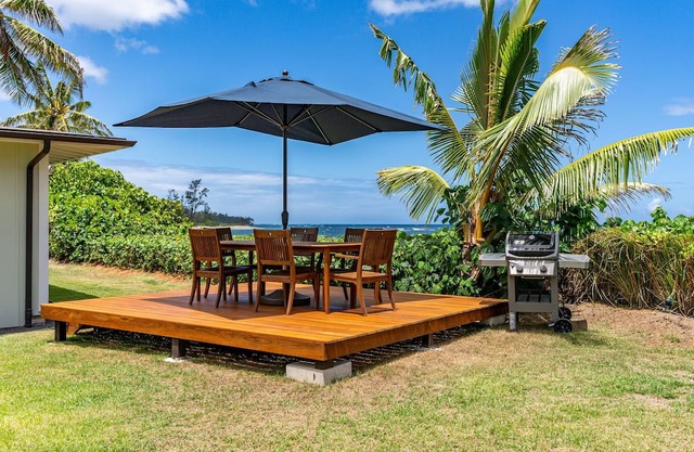 Promo price until November! Mokuleia Beach Villa: Beachfront w/Ocean Views,Deck