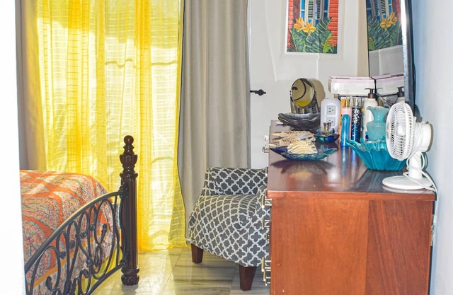 Tranquil La Caña Retreat with Modern Amenities