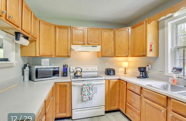 Spacious 3 bedroom house in Little River. WiFi, AC, pool near Cherry Grove beach