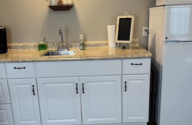 Brown’s cozy bungalow with AC in charming Nortonville