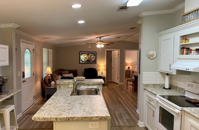 Kathy's Cove - Charming 3 bedroom house with AC and WiFi in Crawfordville