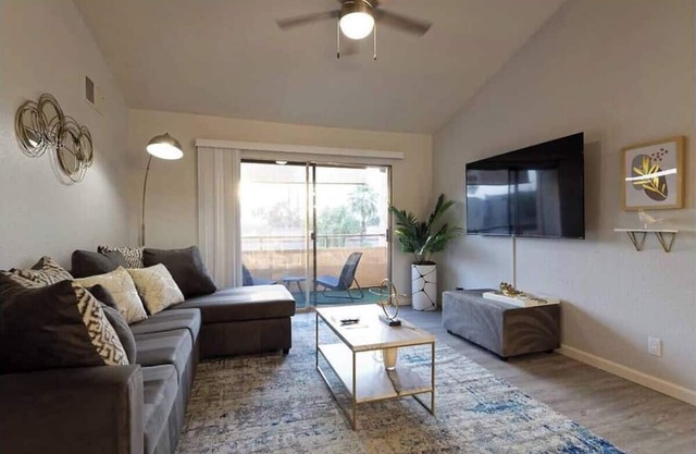 Cozy 3-bedroom condo in fantastic Scottsdale with WiFi, Fitness Room & Pool