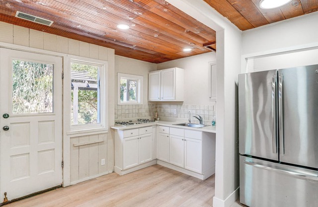 Central Salinas Apartment, Moments to Monterey!