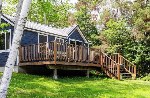 Little Blue Cottage on the lake