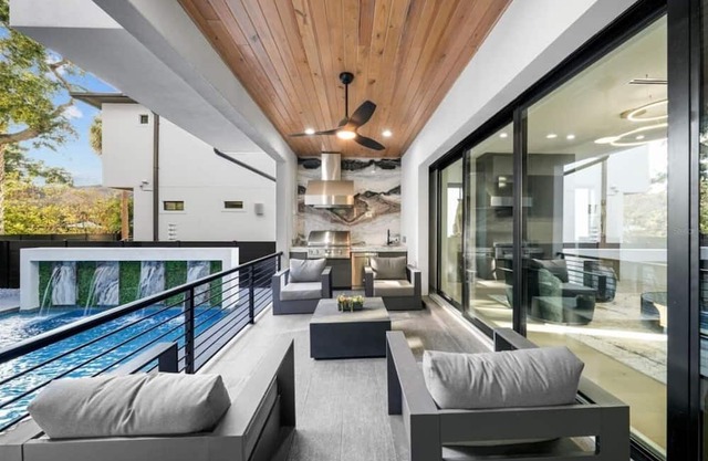 $5M Modern 7-BR Pool Mansion, Spa, Rooftop Bar