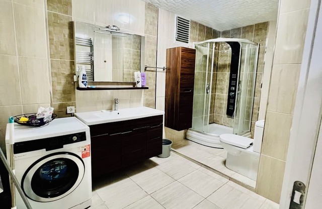 3+1-bedroom apartment in amazing Istanbul with AC, WiFi near to grocery Store