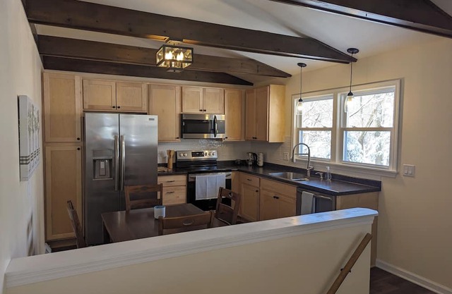 Charming 3-bedroom house in peaceful Whitewater with WiFi, AC