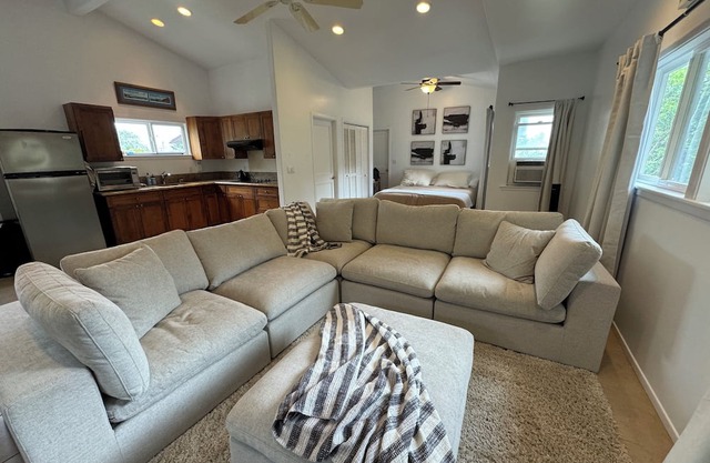 Private Studio - 4 minute walk to Lanikai Beach!