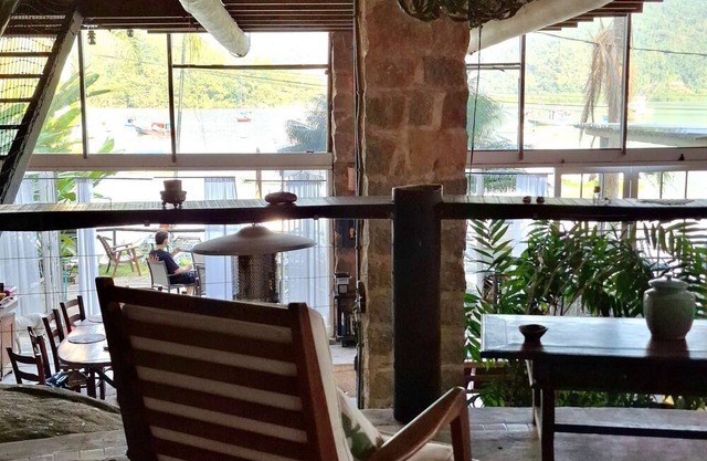 House on Ilha do Araújo with several beaches nearby. Pet friendly