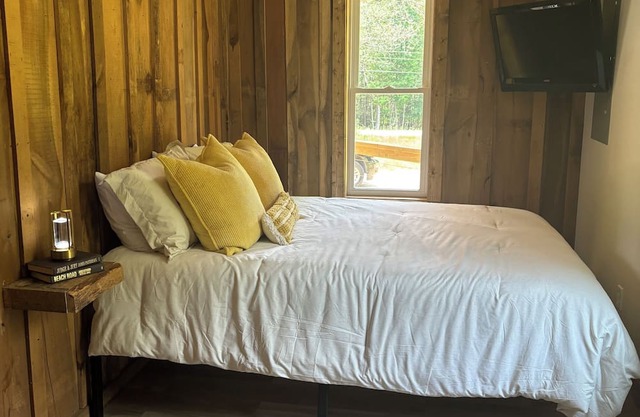 Cabin at Bay Springs Lake & Tishomingo State Park