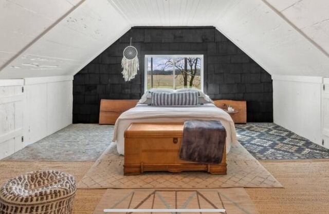 Quiet and Peaceful. Unique and Secluded Farmhouse Near Lake Michigan.