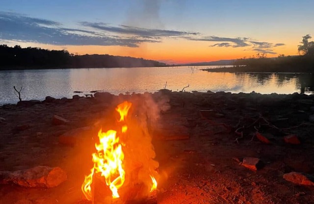 Greers Ferry Lake Front Studio