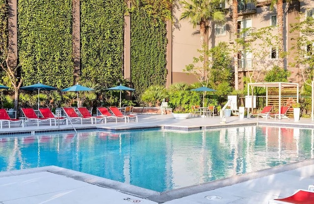 Studio Condo Thrill Seekers Dream w/ Theme Parks!