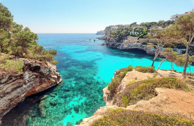 Antic 201 - Two Bedroom Apartment, Sleeps 4