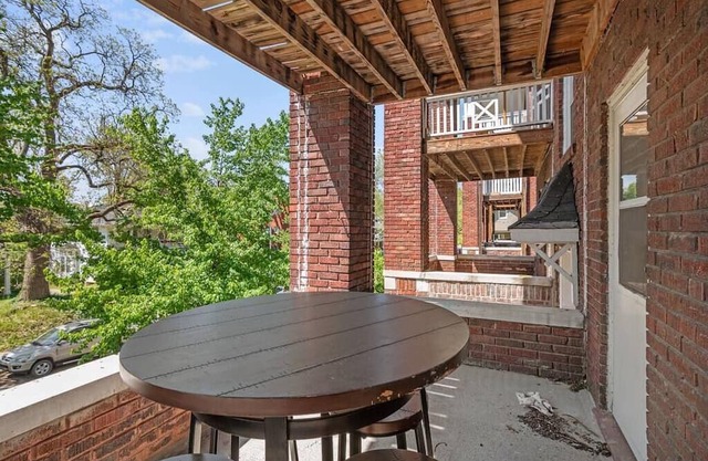 Charlotte's Escape 2BD/BT Fast Wi-Fi Easy Access