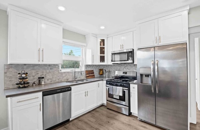 Premium 3BR, 2BA Luxury Stay with Modern Amenities