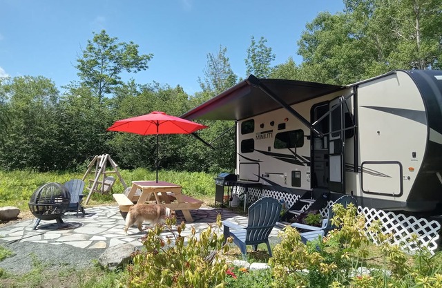Cozy mobile home with WiFi and AC in the most beautiful location in Acadia.