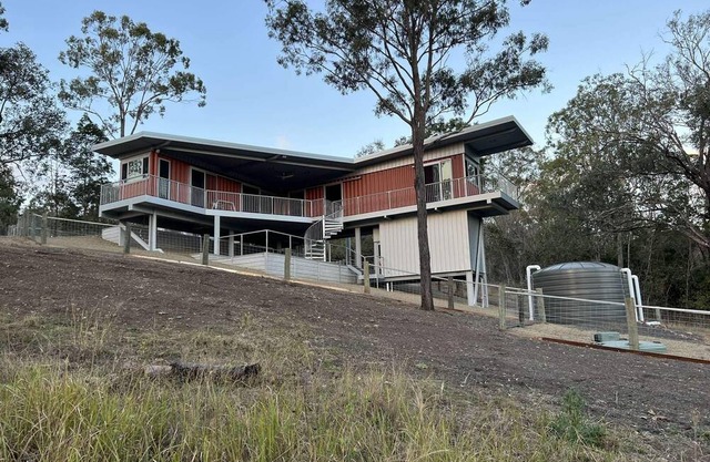 Luxury container cabin with scenic views & outdoor bath close to wineries