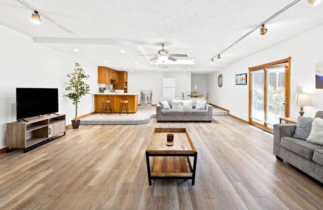 Bright and Spacious Back House