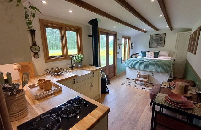 Luxury Retreat with Hot Tub near York -Adults Only
