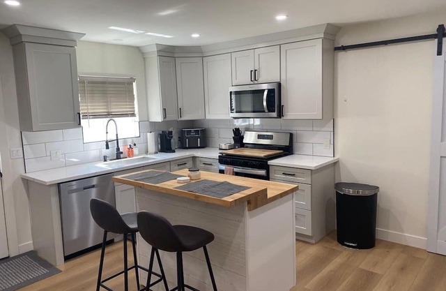 Penryn Farmhouse Cottage located within close proximity to everything.