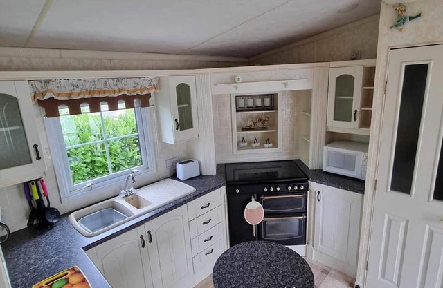 Inviting 2-Bed Cabin in Skegness