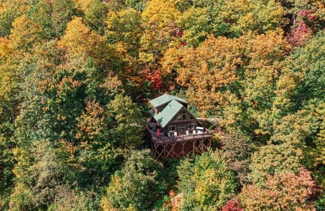 Secluded Cabin-3br-hot Tub-mountain View Retreat 3 Bedroom Cabin by RedAwning