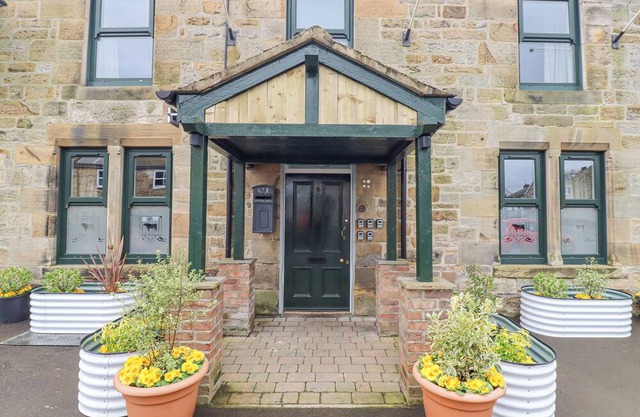 CARRAWBURGH SUITE, pet friendly, with open fire in Wark