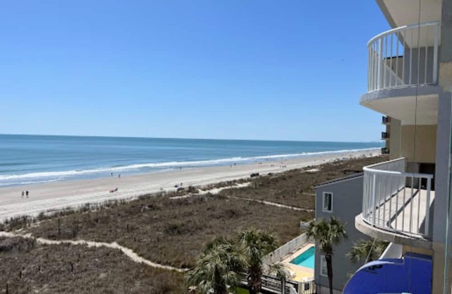 Family sized, beautifully decorated condo on the beach. Spectacular views!