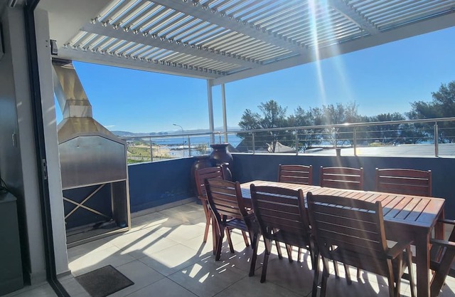 85th On Wigget, Apartment unit 10 with private plunge pool and seaview