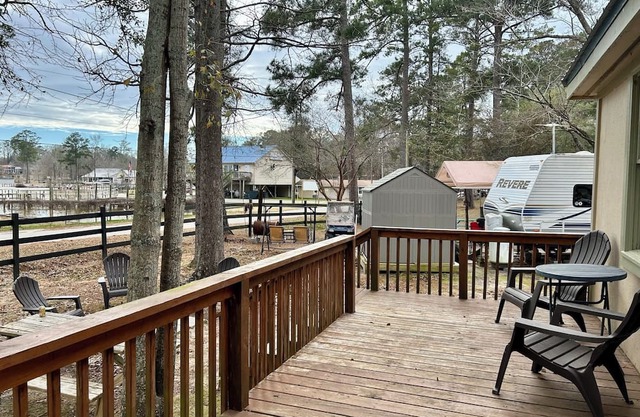 Your Cozy Retreat Lake Getaway