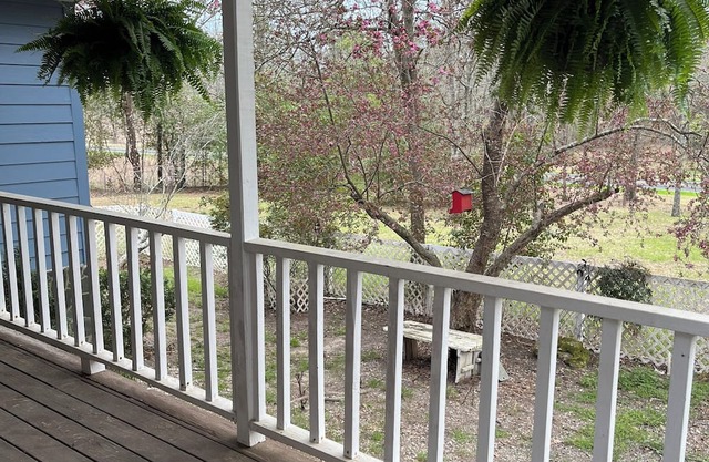 Adorable Aiken Farmhouse close to horse events and Old Barnwell Golf Club.