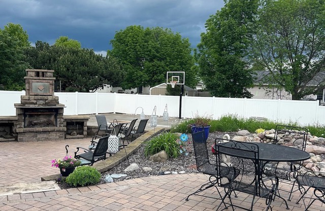 Looking for guests for THE DRAFT. Great location 20 minutes from Green bay!